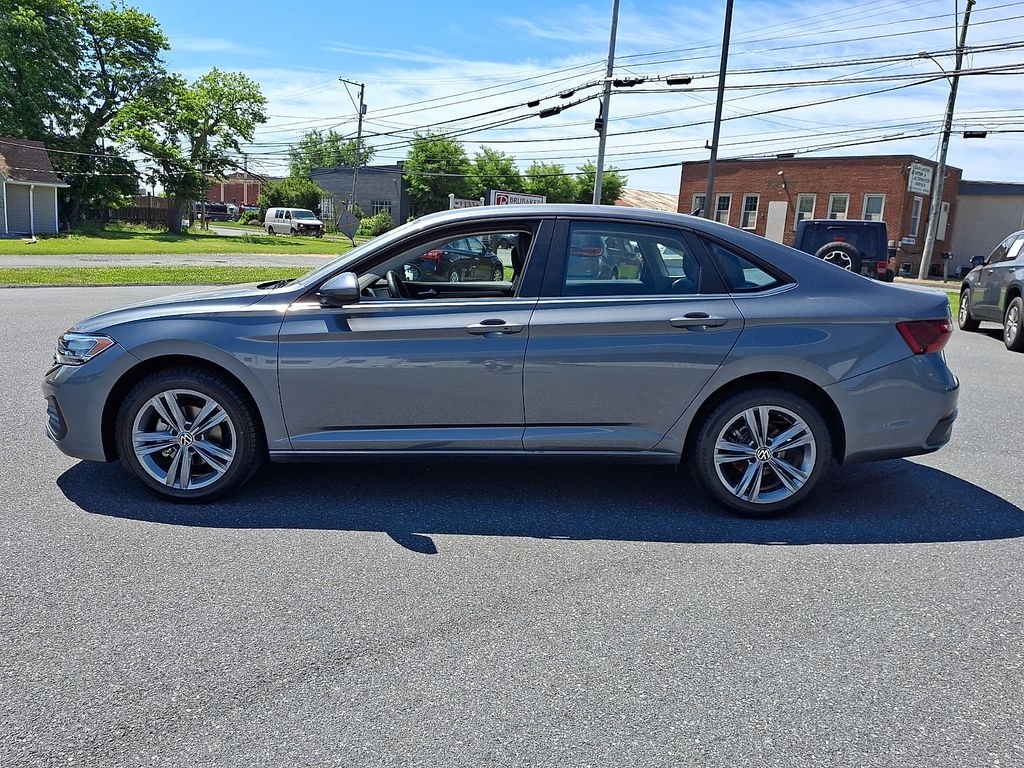 Used 2024 Volkswagen Jetta 1.5T SE Sedan
