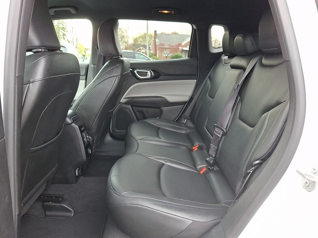 2025 Jeep Compass Limited - Photo 9