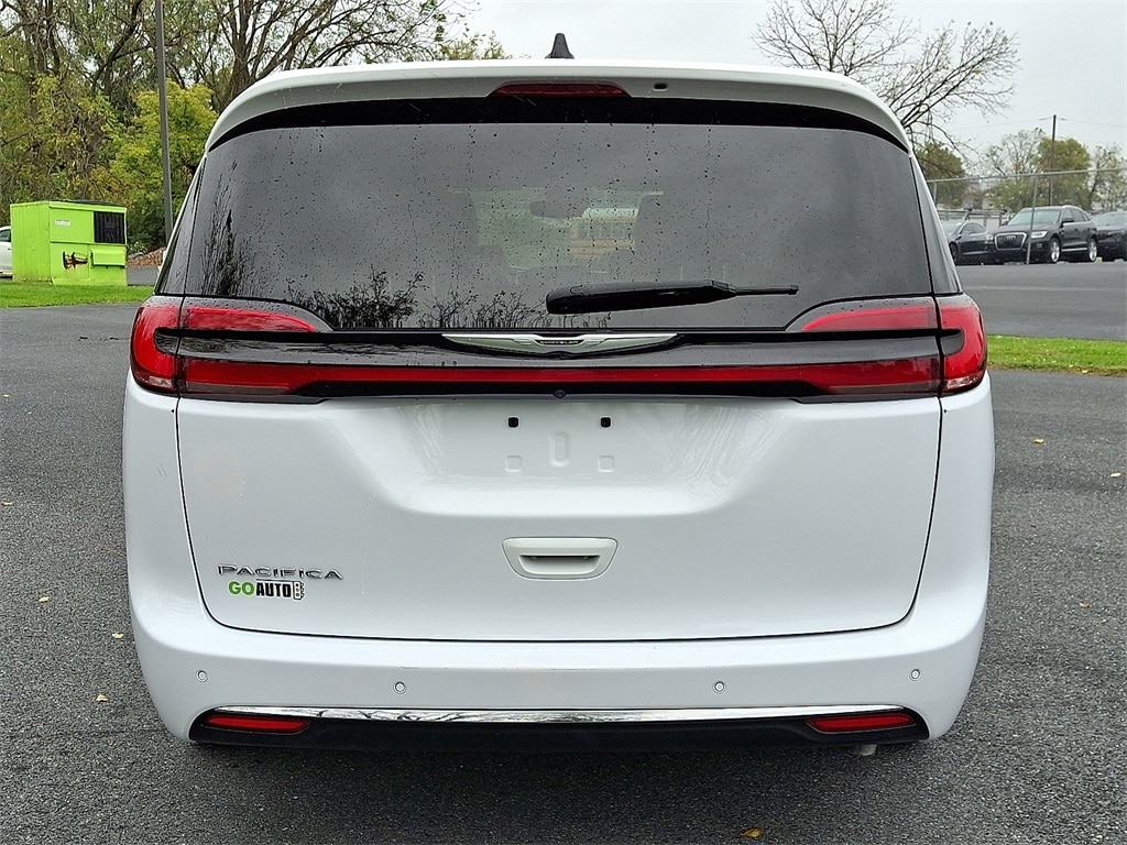 Used 2025 Chrysler Pacifica Select Van Passenger Van