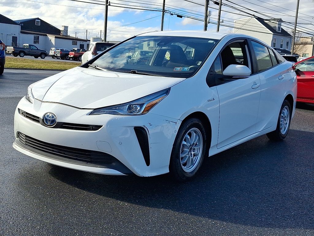 2022 Toyota Prius L Eco's photo