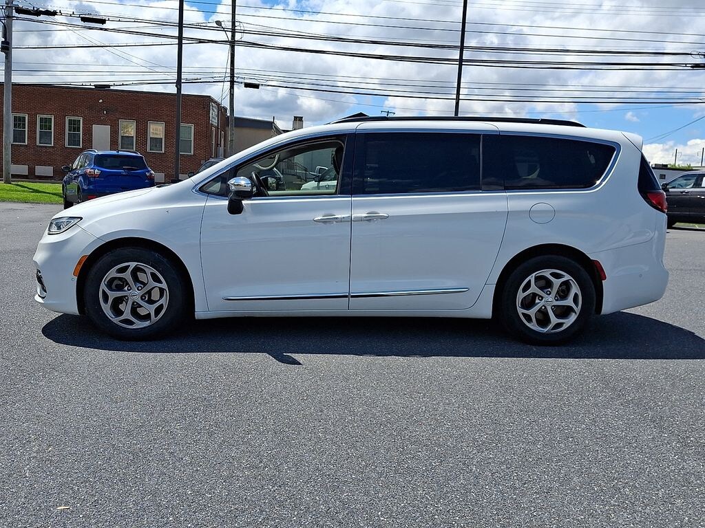 Used 2023 Chrysler Pacifica Limited Van Passenger Van