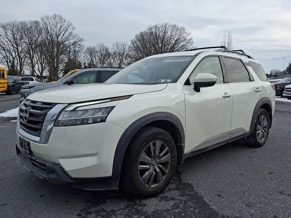 2022 Nissan Pathfinder SV's photo