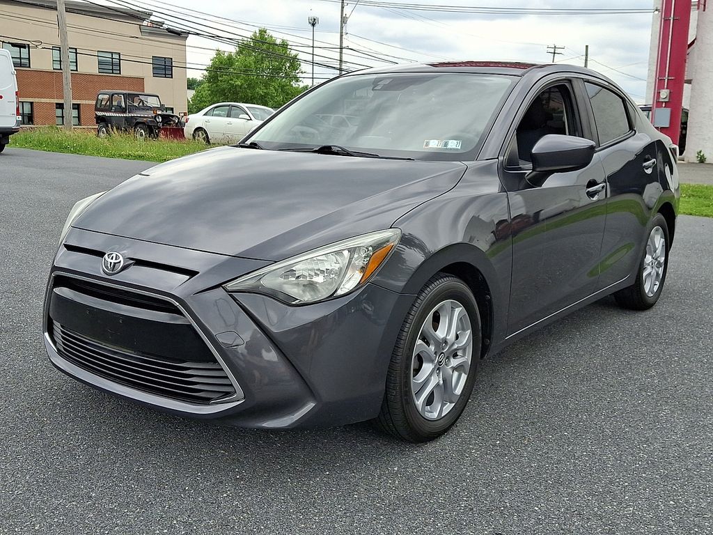 2017 Toyota Yaris iA MT's photo