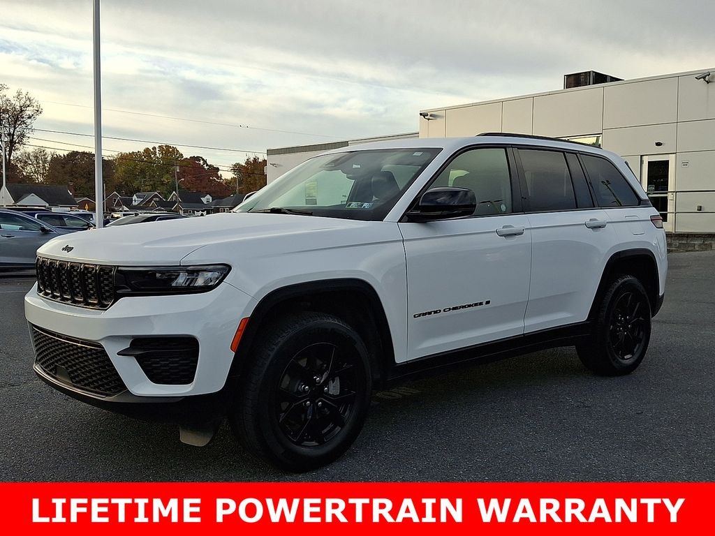 Used 2024 Jeep Grand Cherokee Laredo SUV