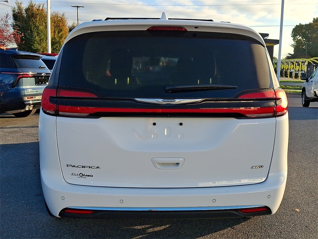 Used 2022 Chrysler Pacifica Touring L Van Passenger Van