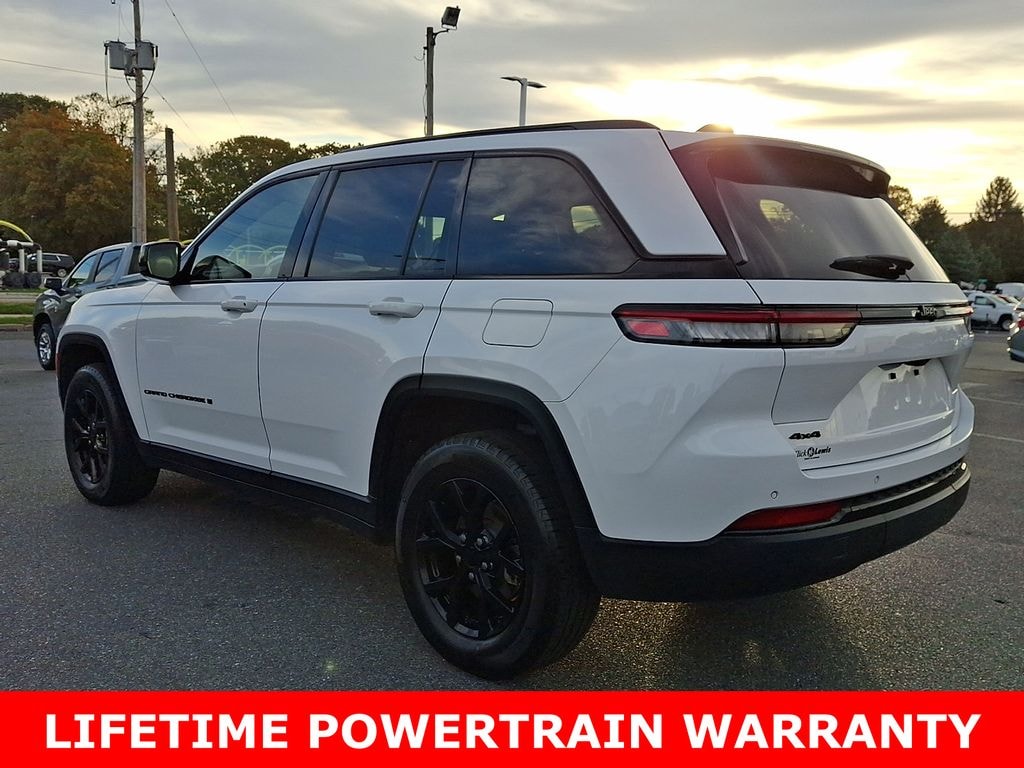 Used 2024 Jeep Grand Cherokee Laredo SUV