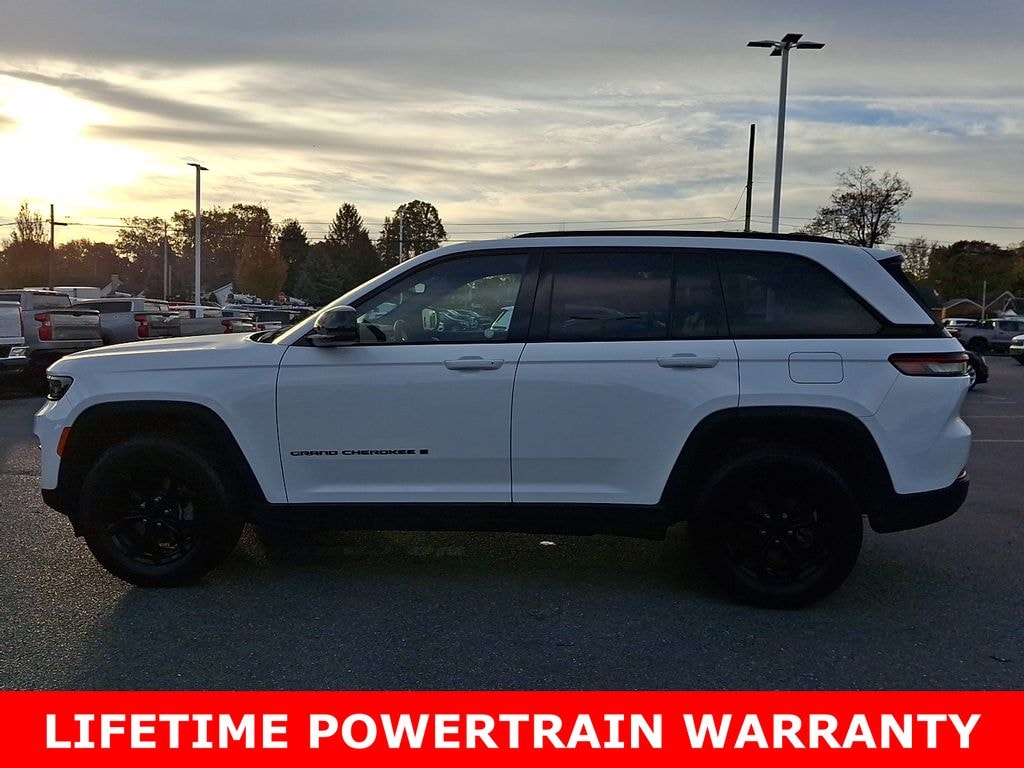 Used 2024 Jeep Grand Cherokee Laredo SUV