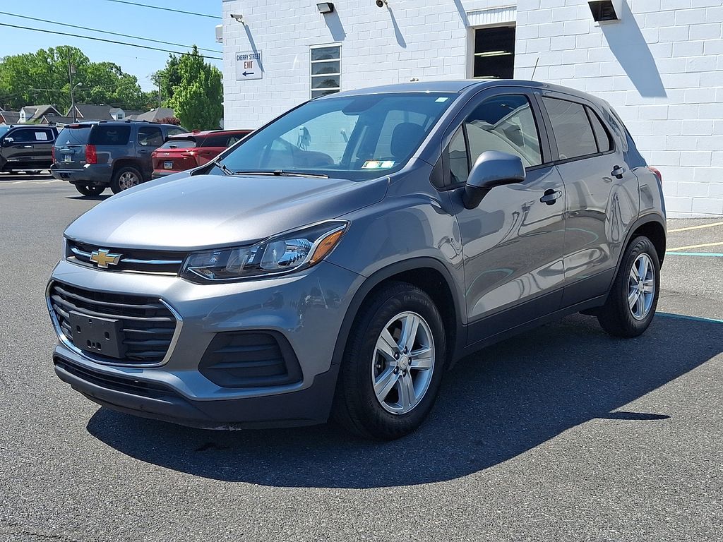 2020 Chevrolet Trax LS's photo