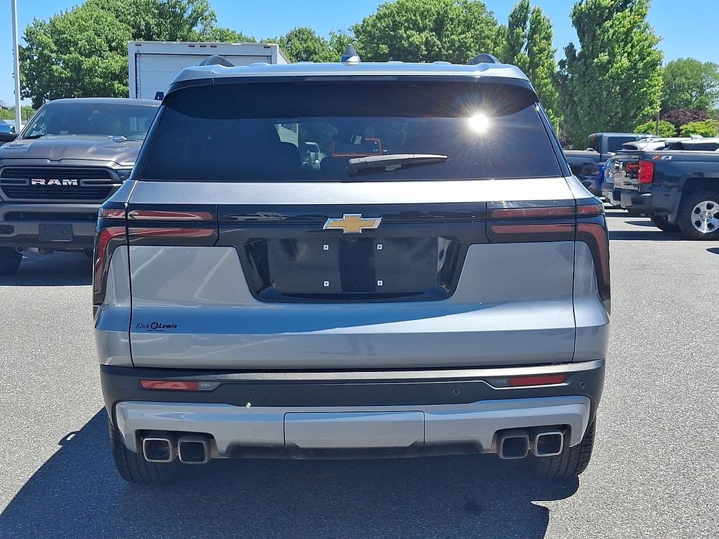 Used 2024 Chevrolet Traverse LT SUV