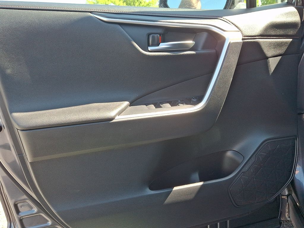 2024 Toyota RAV4 XSE - Photo 11