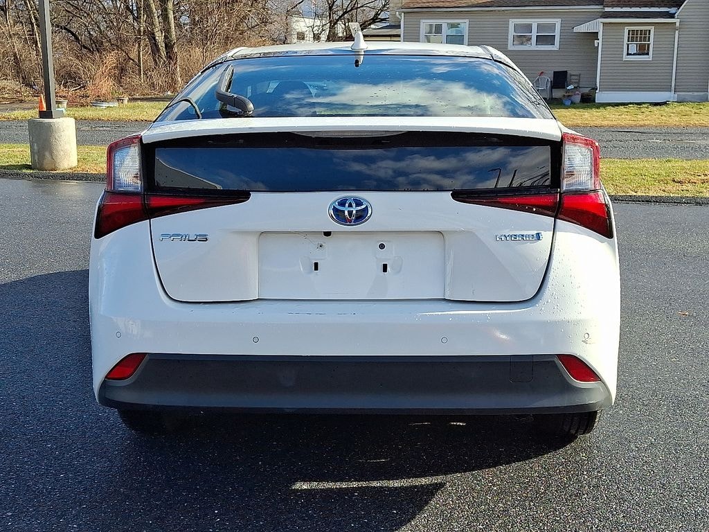 Used 2022 Toyota Prius L Hatchback