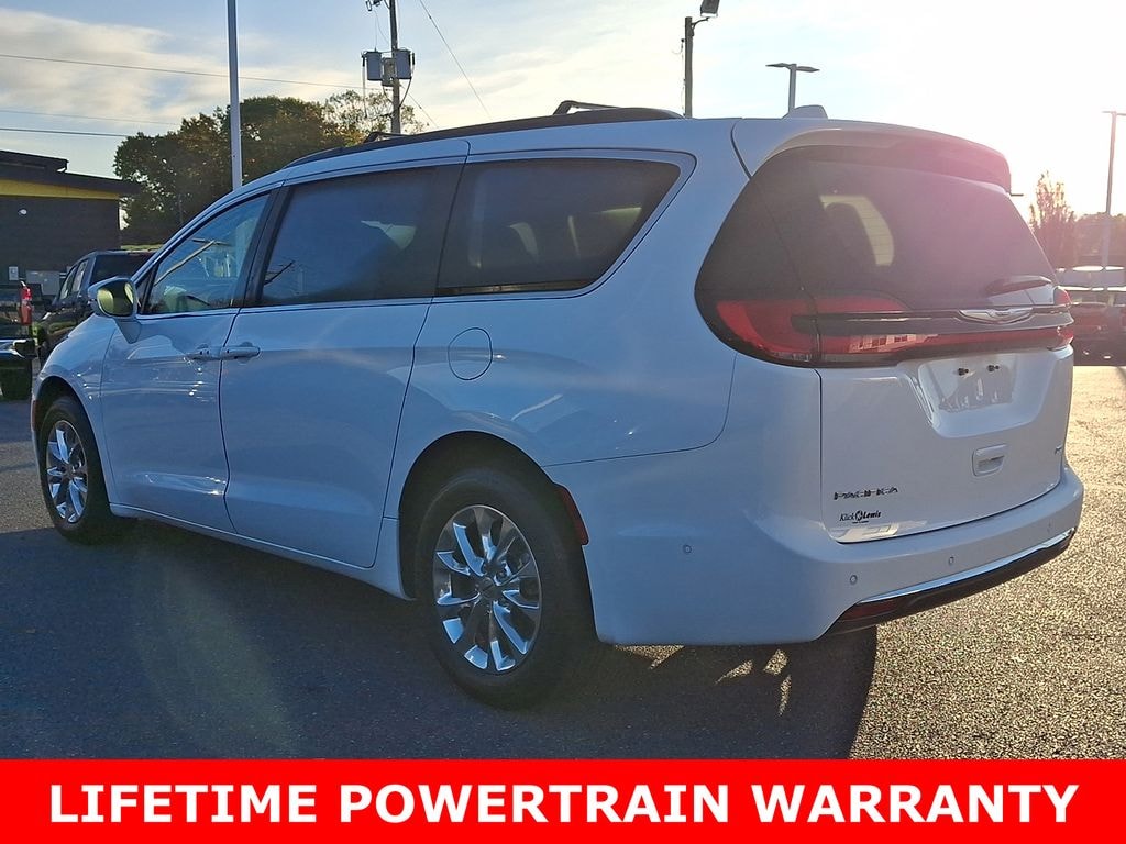 Used 2022 Chrysler Pacifica Touring L Van Passenger Van