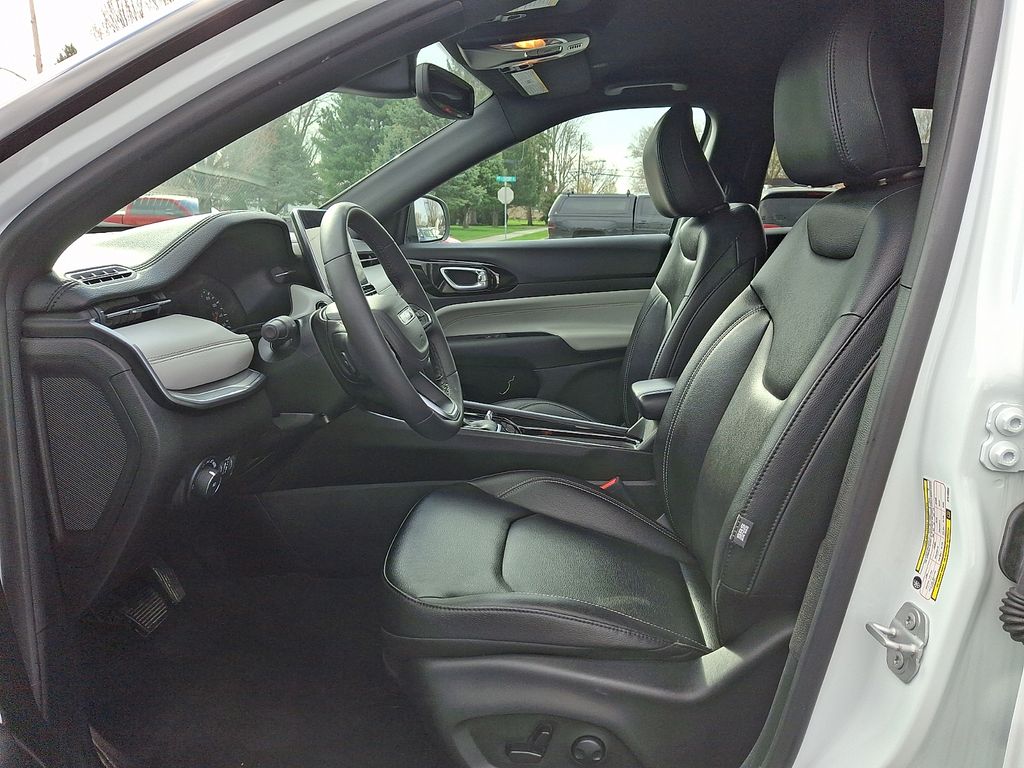 2025 Jeep Compass Limited - Photo 12