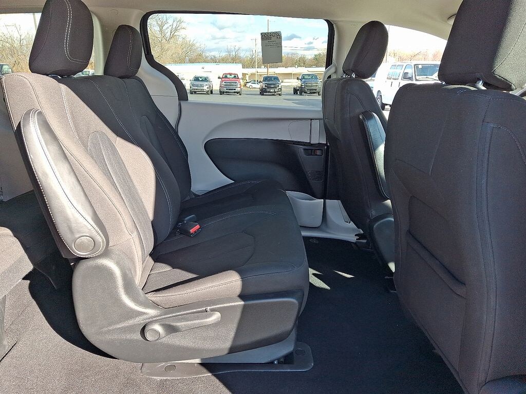 Used 2021 Chrysler Voyager L Van Passenger Van