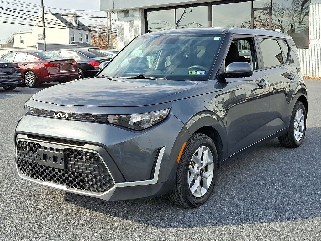 2024 Kia Soul LX's photo