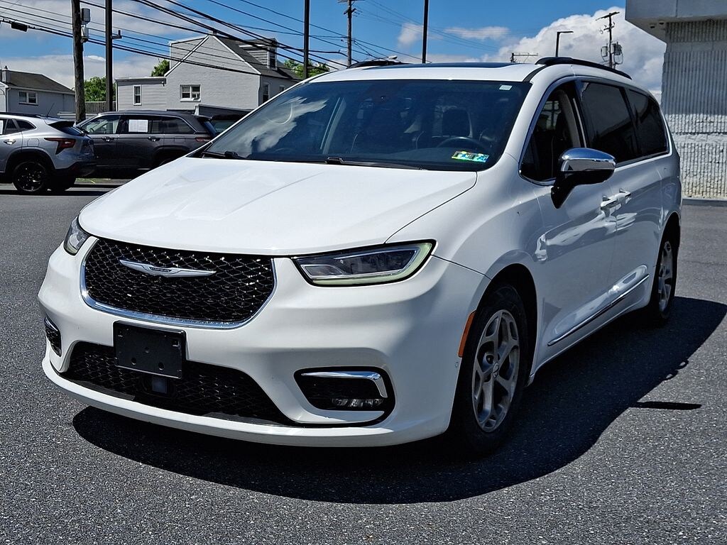 Used 2023 Chrysler Pacifica Limited Van Passenger Van