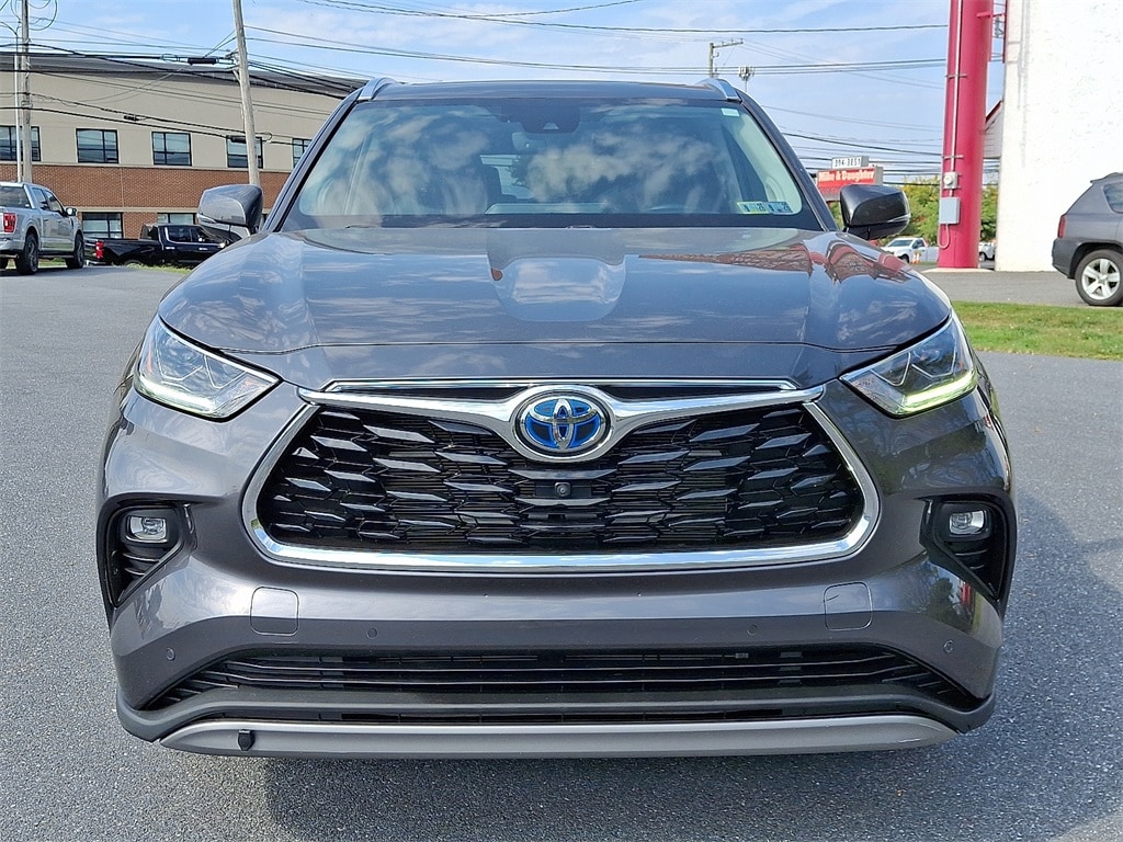 Used 2022 Toyota Highlander Hybrid Platinum SUV