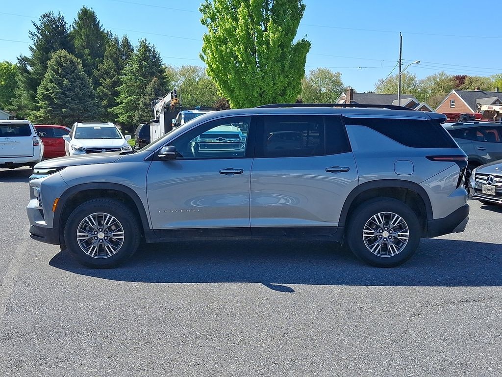 Used 2024 Chevrolet Traverse LT SUV