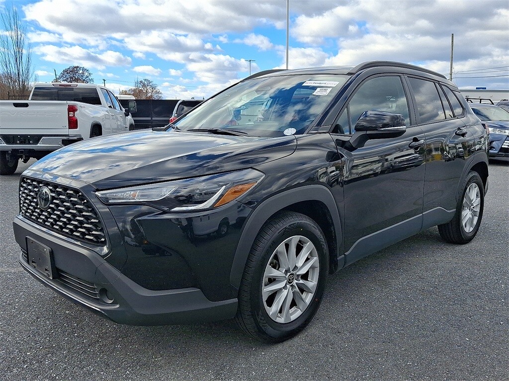 Used 2024 Toyota Corolla Cross LE SUV