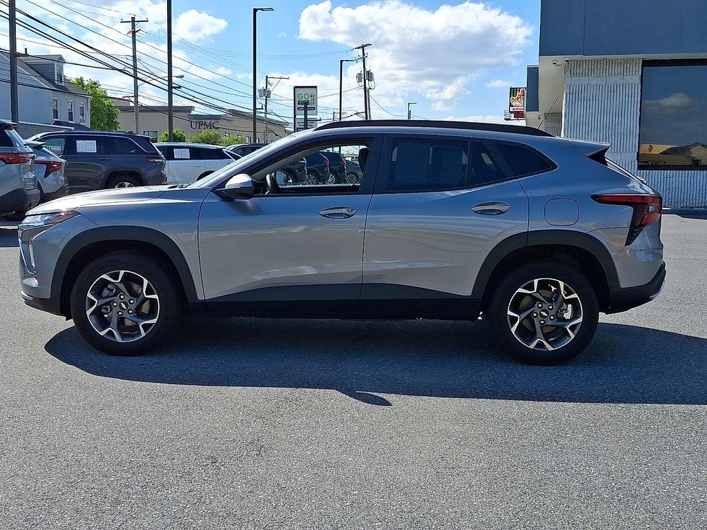 Used 2025 Chevrolet Trax LT SUV