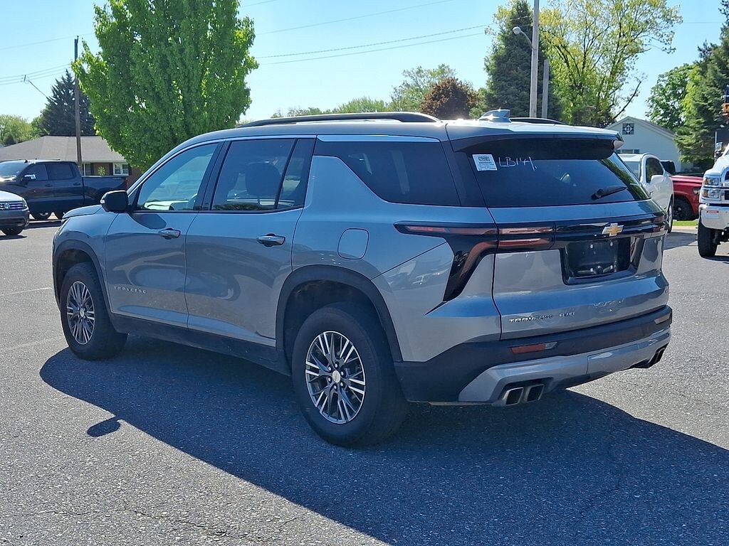 Used 2024 Chevrolet Traverse LT SUV