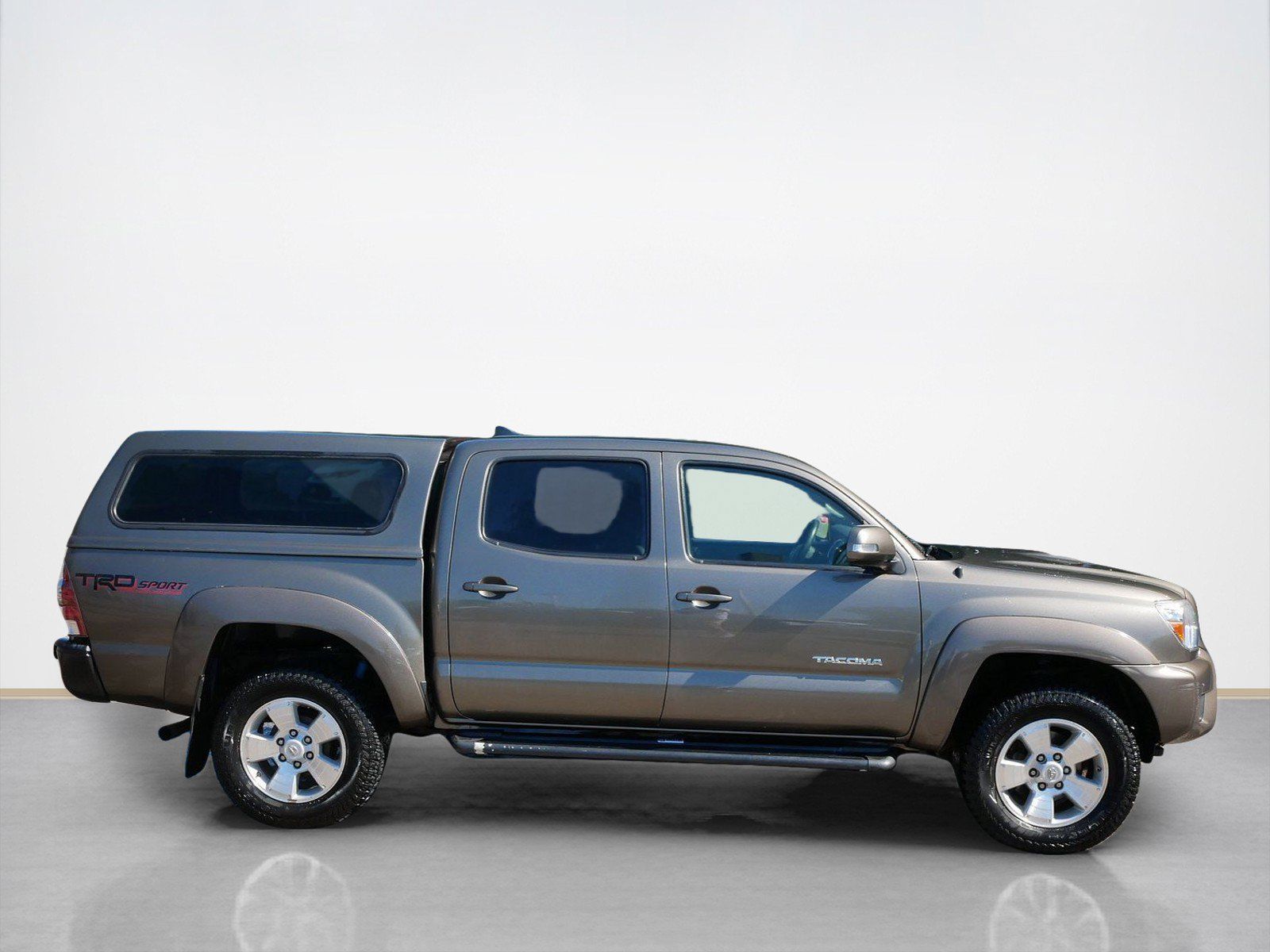 Used 2014 Toyota Tacoma Base with VIN 3TMLU4EN9EM142803 for sale in Maplewood, Minnesota