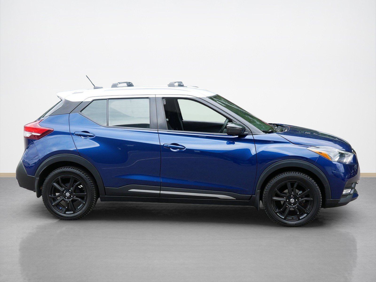 Certified 2019 Nissan Kicks SR with VIN 3N1CP5CU6KL517719 for sale in Maplewood, Minnesota