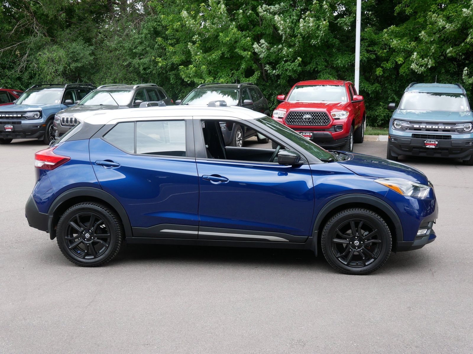 Certified 2019 Nissan Kicks SR with VIN 3N1CP5CU6KL517719 for sale in Maplewood, Minnesota