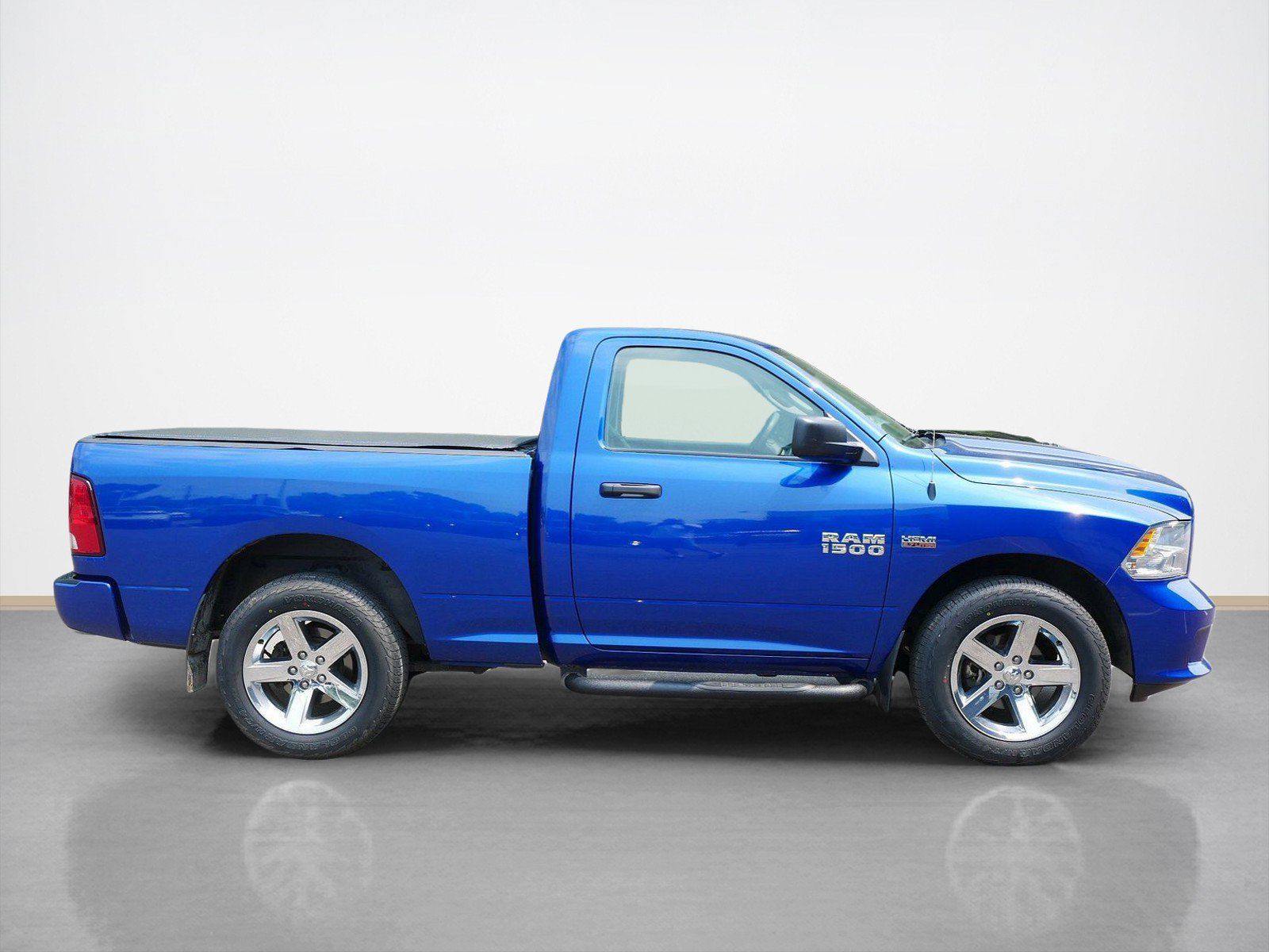 Used 2014 RAM Ram 1500 Pickup Tradesman with VIN 3C6JR7AT2EG215093 for sale in Maplewood, Minnesota