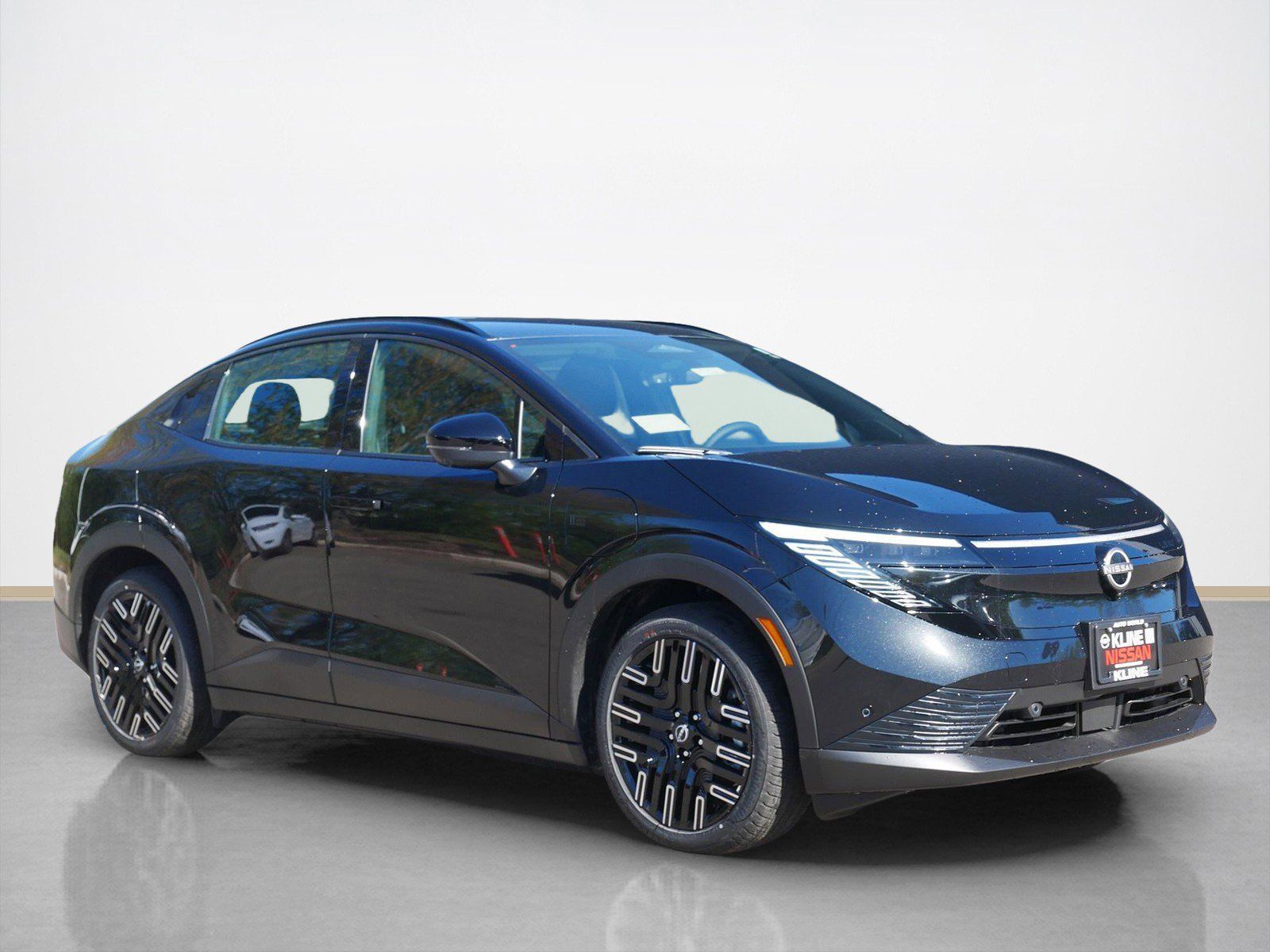 2026 Nissan Leaf Platinum+'s photo