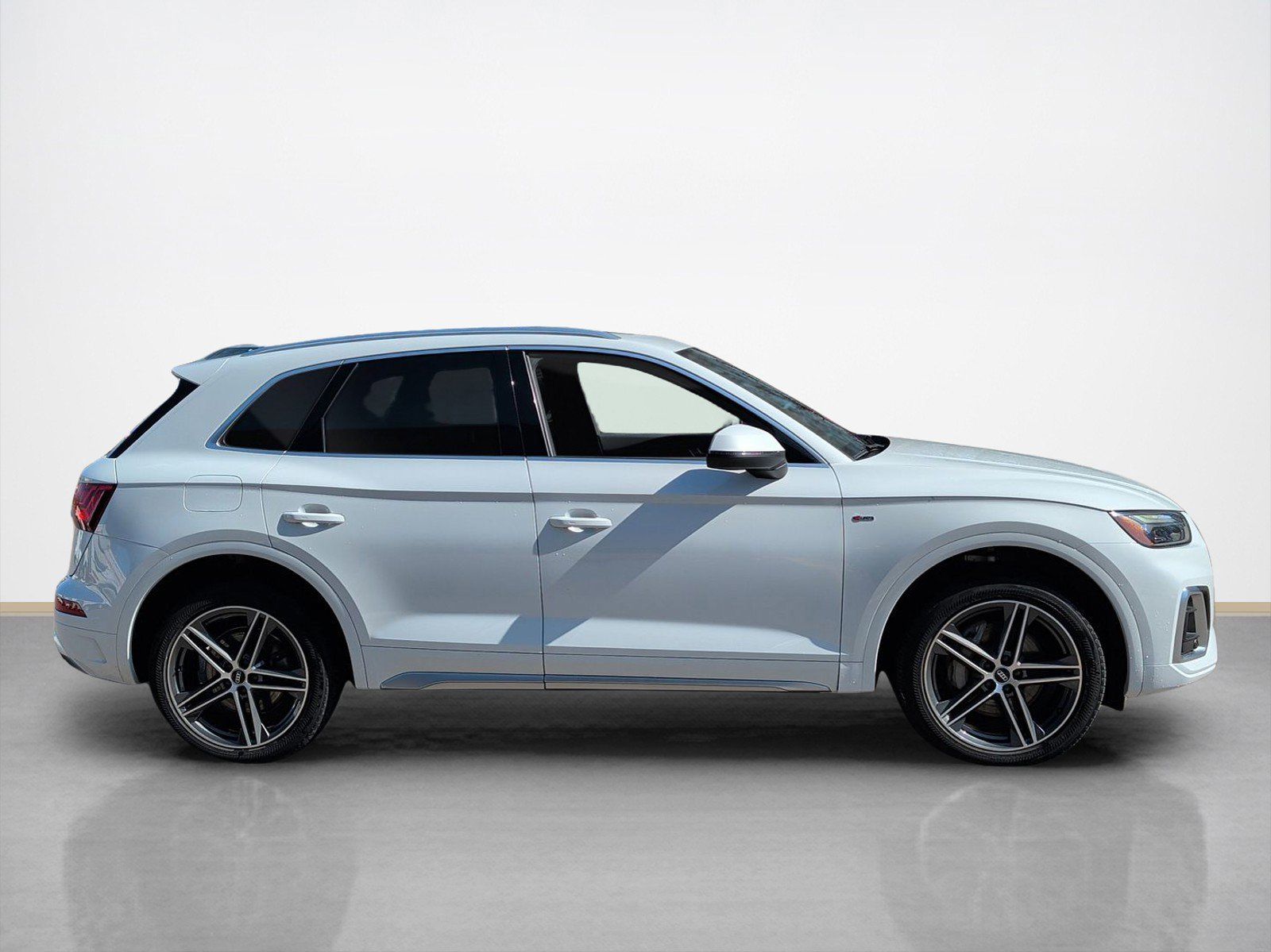 Used 2021 Audi Q5 Premium Plus with VIN WA1E2AFY4M2043392 for sale in Maplewood, Minnesota