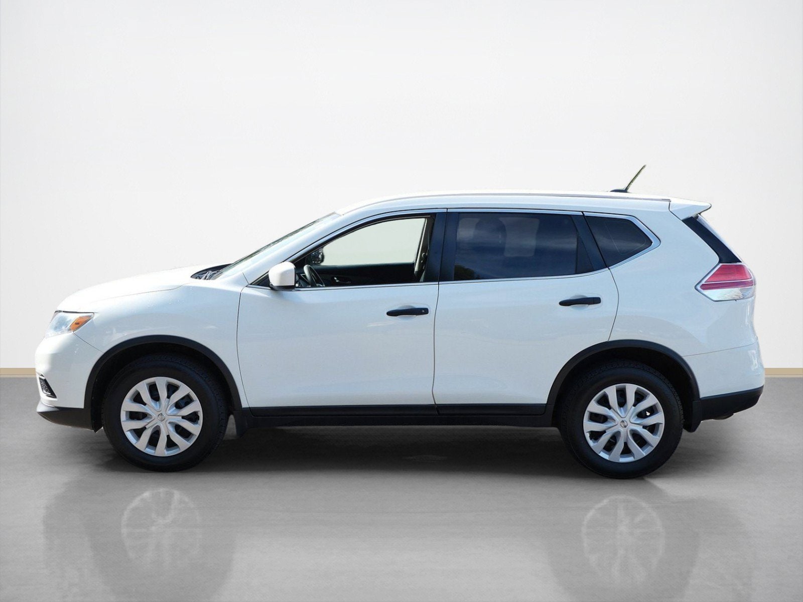 Used 2016 Nissan Rogue S with VIN 5N1AT2MV6GC813053 for sale in Maplewood, Minnesota