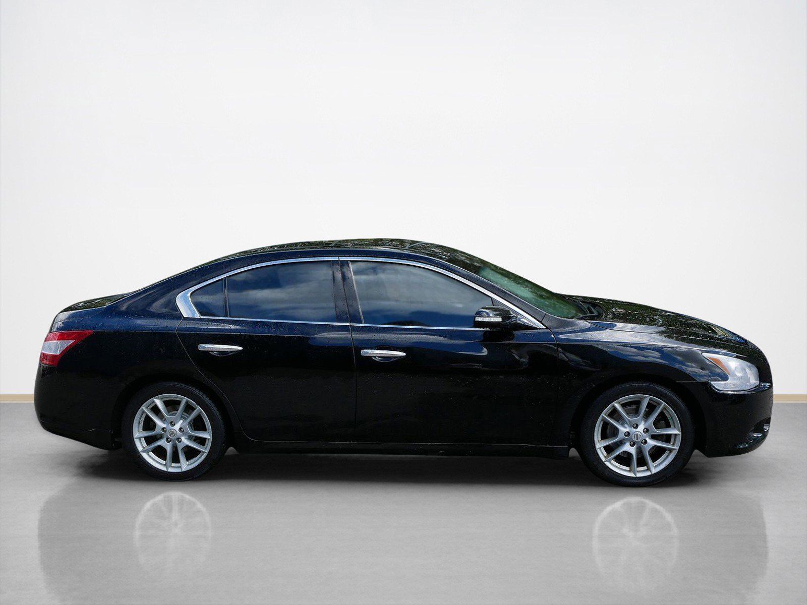Used 2010 Nissan Maxima SV with VIN 1N4AA5AP7AC847341 for sale in Maplewood, Minnesota