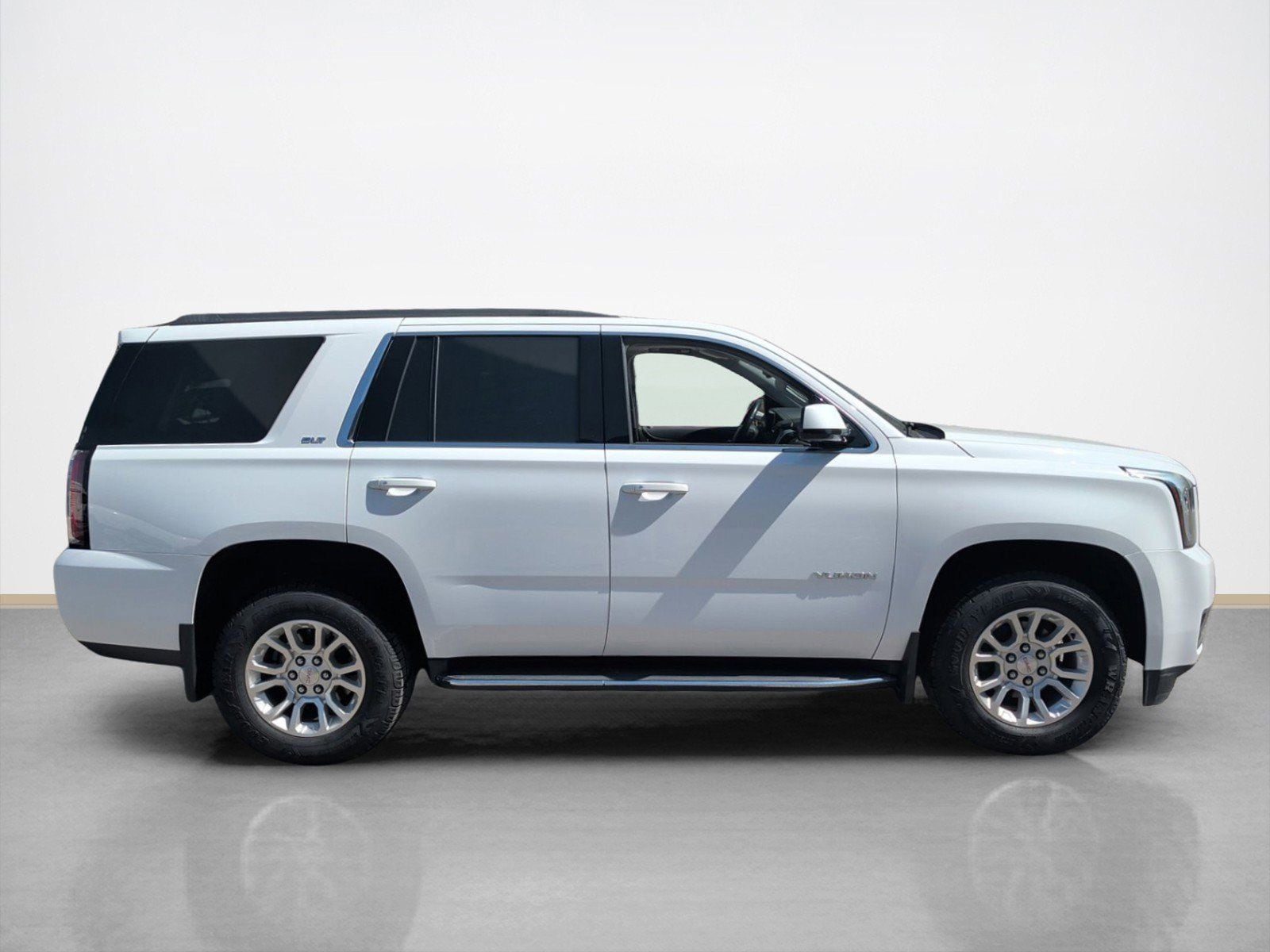 Used 2020 GMC Yukon SLT with VIN 1GKS2BKC4LR152857 for sale in Maplewood, Minnesota