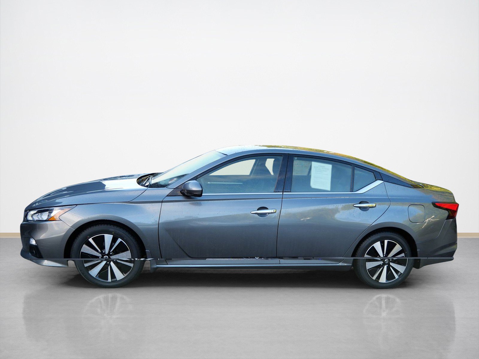 Used 2020 Nissan Altima SV with VIN 1N4BL4DV9LC126329 for sale in Maplewood, Minnesota