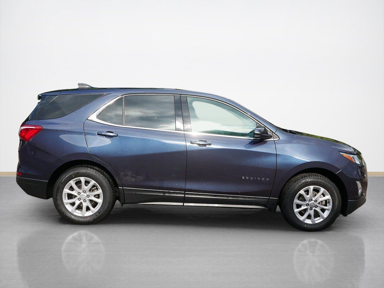 Used 2018 Chevrolet Equinox LT with VIN 3GNAXSEV8JS561788 for sale in Maplewood, MN