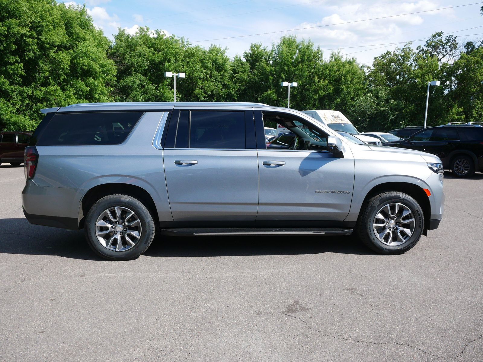 Used 2024 Chevrolet Suburban LT with VIN 1GNSKCKD8RR120214 for sale in Maplewood, Minnesota