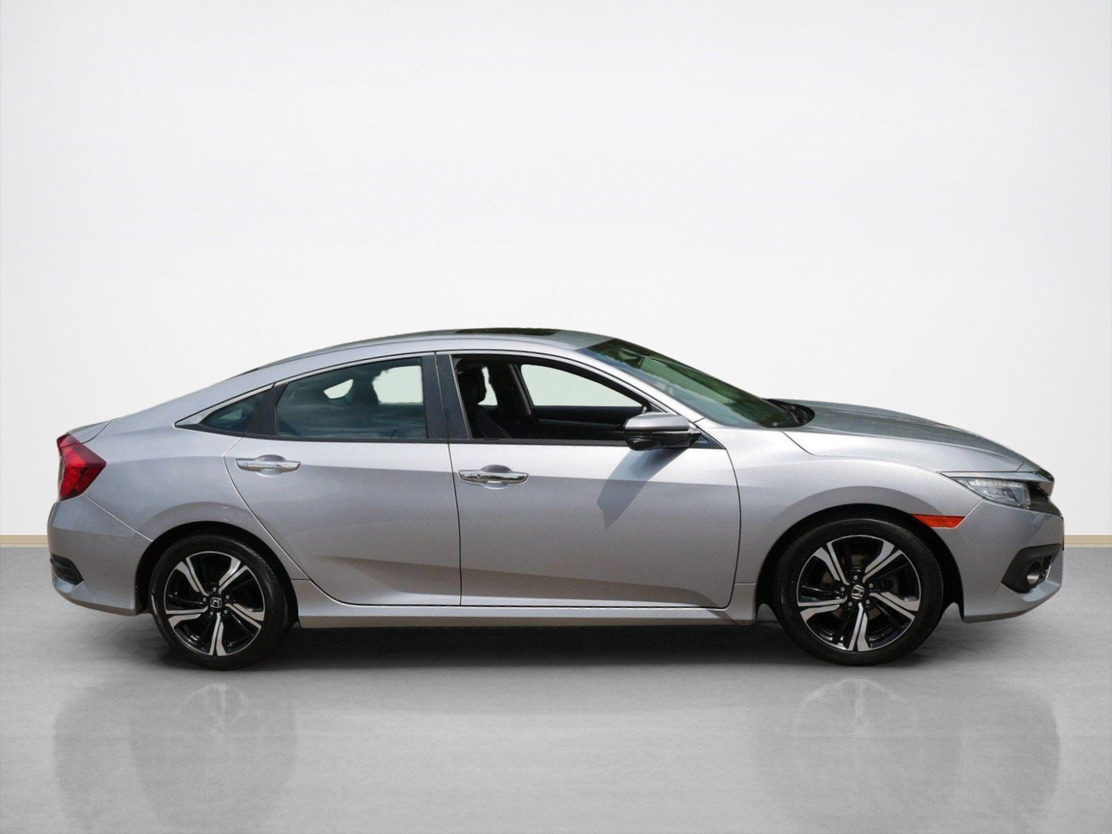 Used 2017 Honda Civic Touring with VIN 19XFC1F90HE001424 for sale in Maplewood, Minnesota