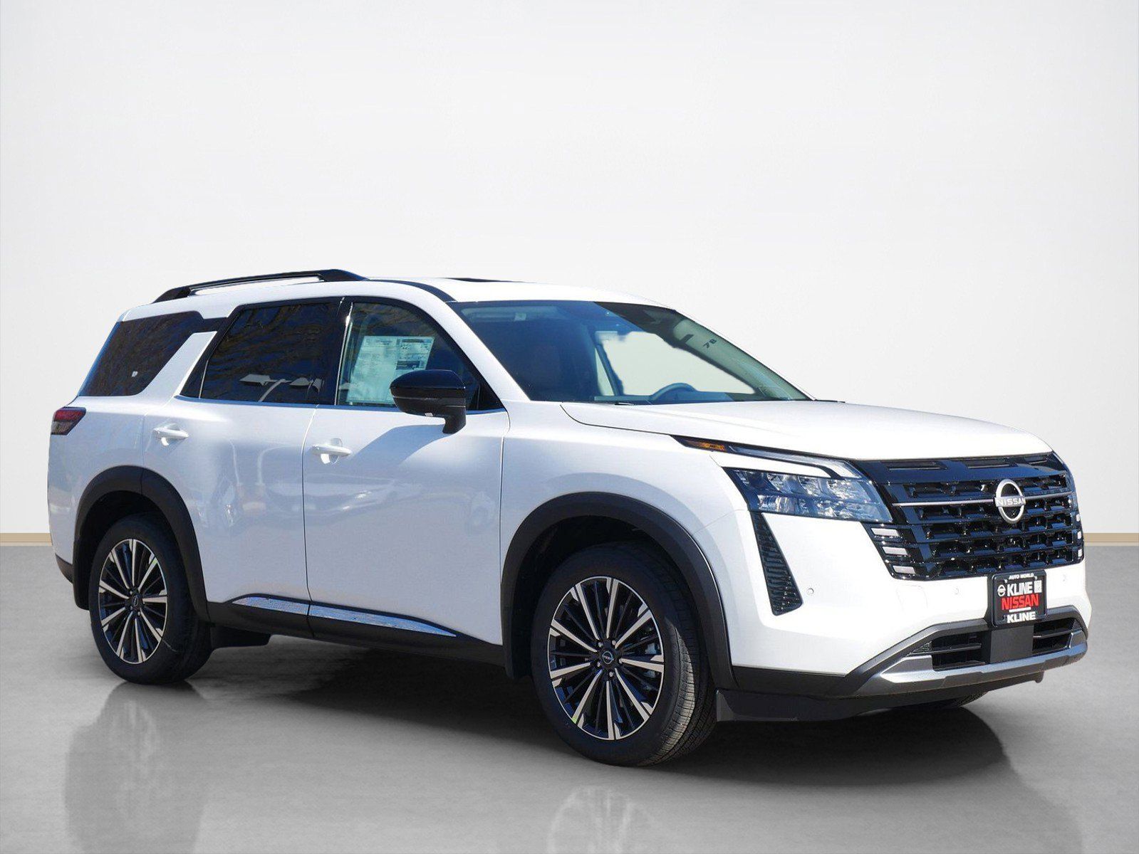 2026 Nissan Pathfinder Platinum 4WD's photo