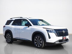 2026 Nissan Pathfinder Platinum SUV