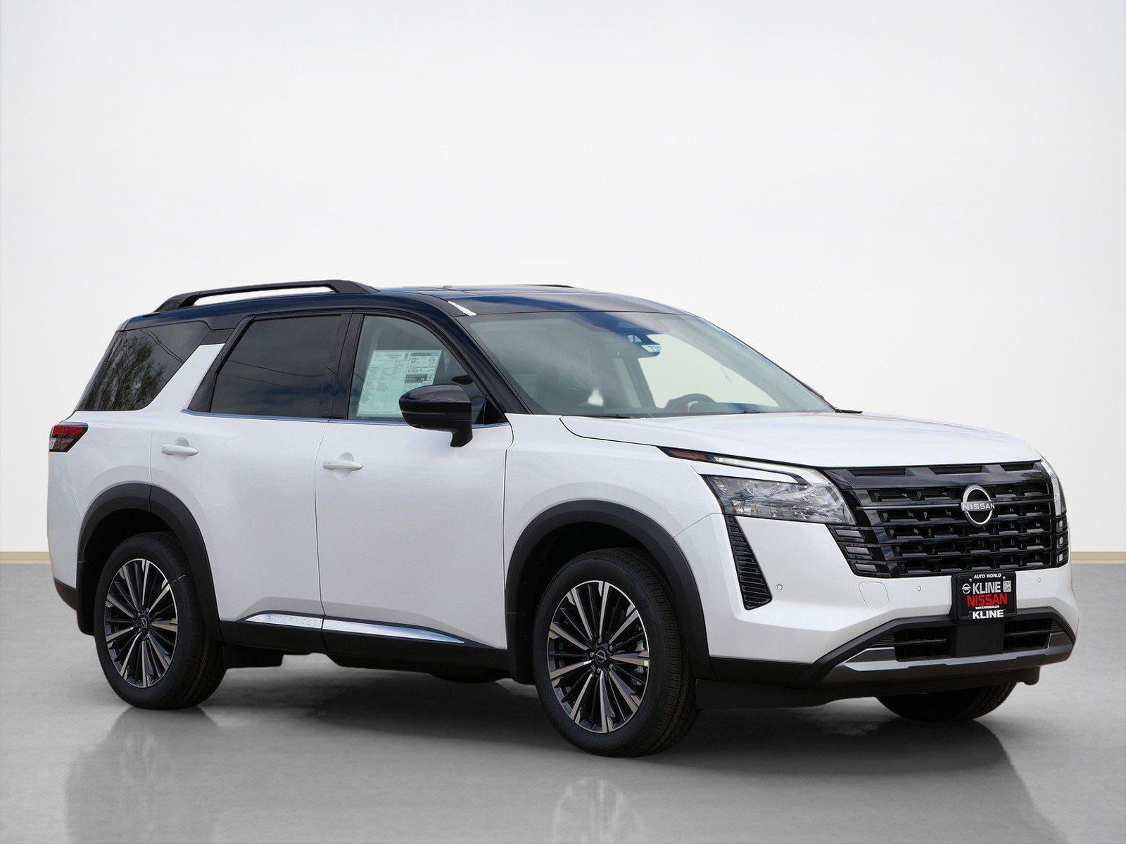 2026 Nissan Pathfinder Platinum 4WD's photo