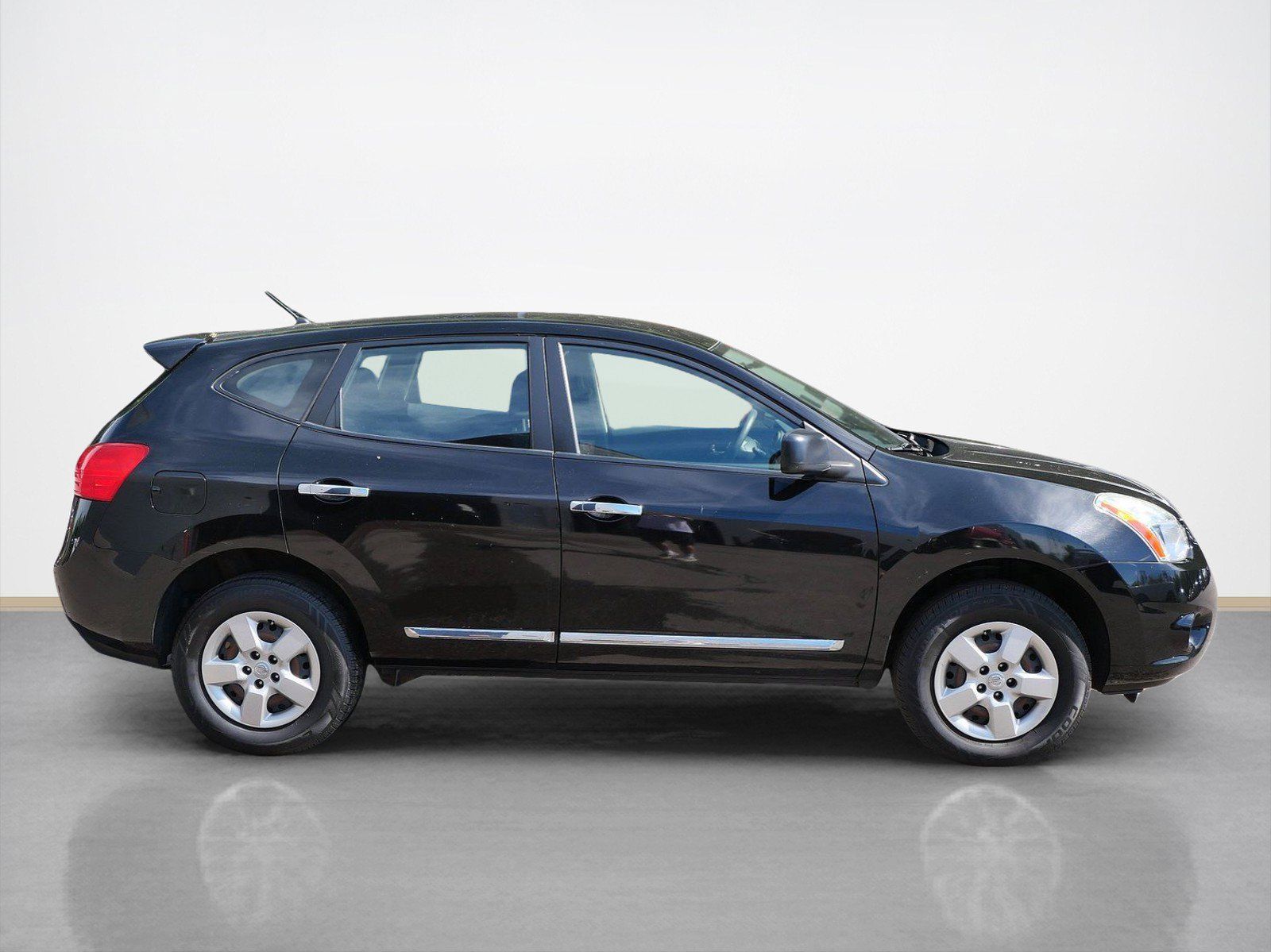 Used 2013 Nissan Rogue S with VIN JN8AS5MV3DW132274 for sale in Maplewood, Minnesota