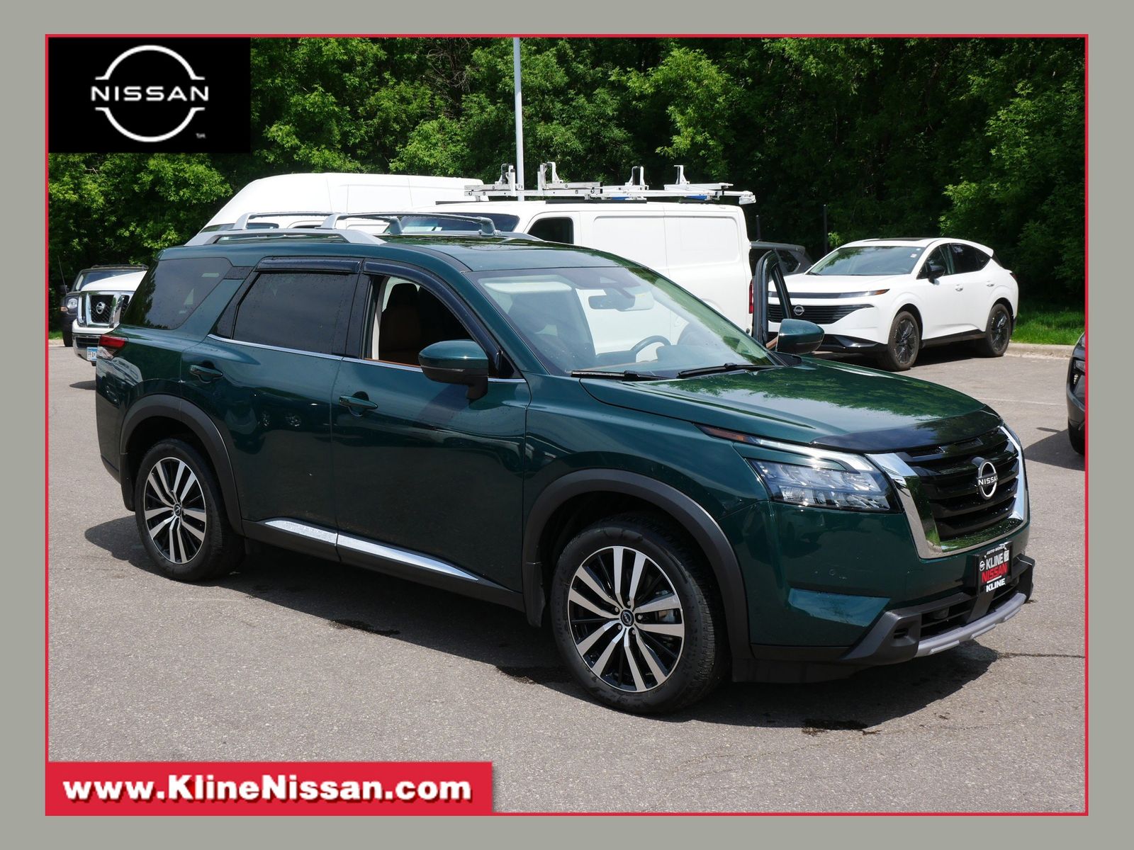 2025 Nissan Pathfinder Platinum 4WD's photo