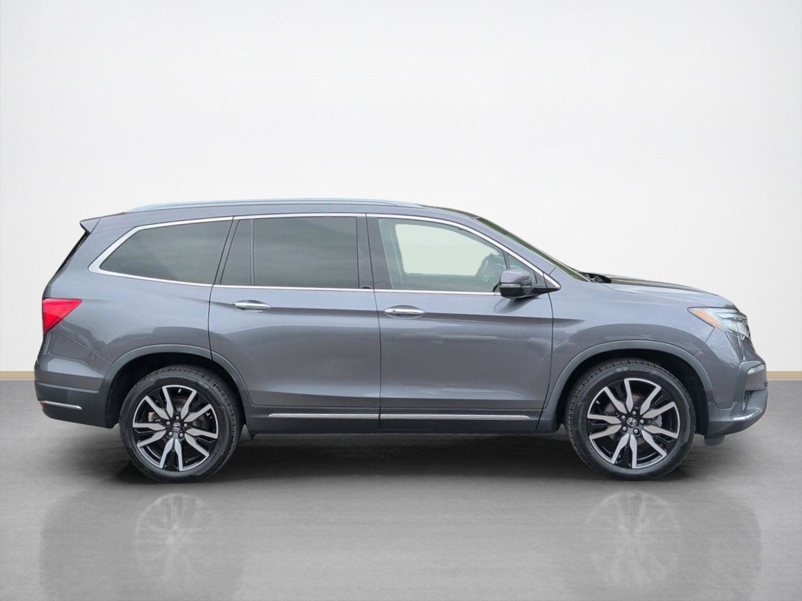 Used 2019 Honda Pilot Elite with VIN 5FNYF6H02KB073741 for sale in Maplewood, Minnesota