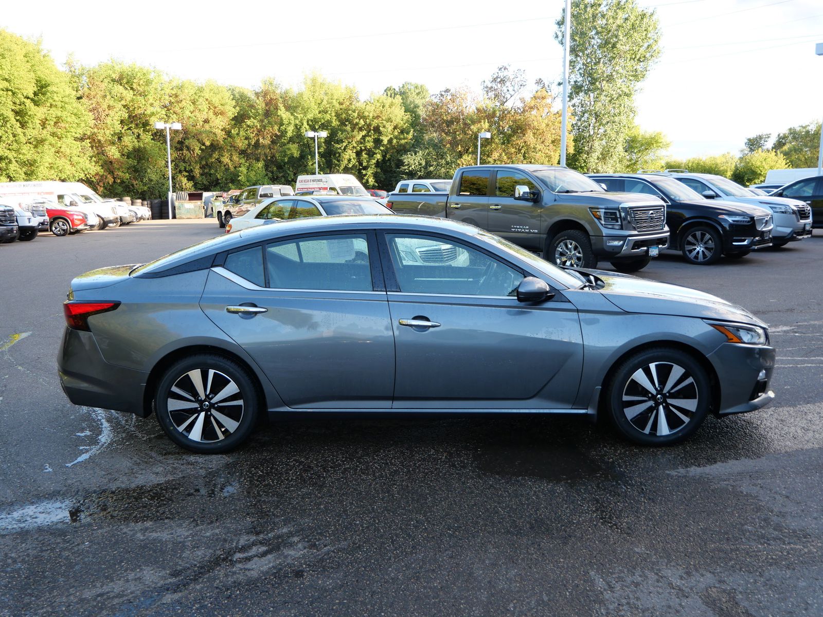 Used 2020 Nissan Altima SV with VIN 1N4BL4DV9LC126329 for sale in Maplewood, Minnesota