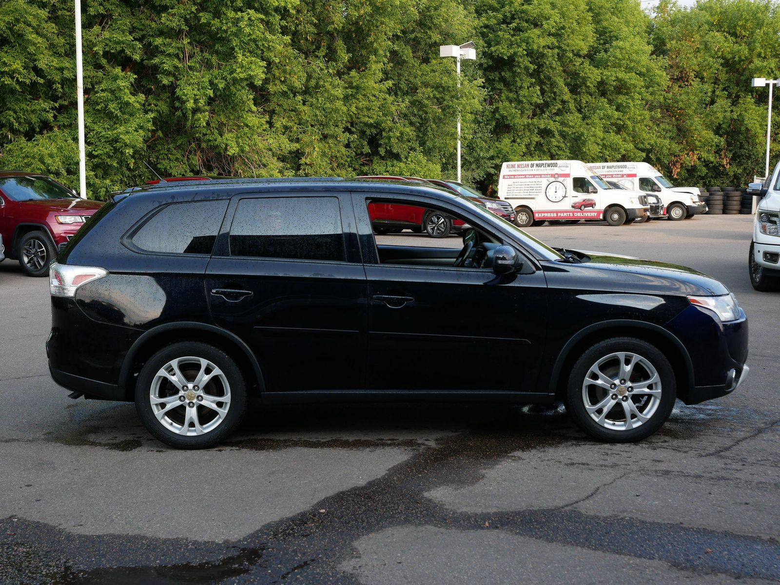 Used 2015 Mitsubishi Outlander SE with VIN JA4AZ3A39FZ005300 for sale in Maplewood, Minnesota