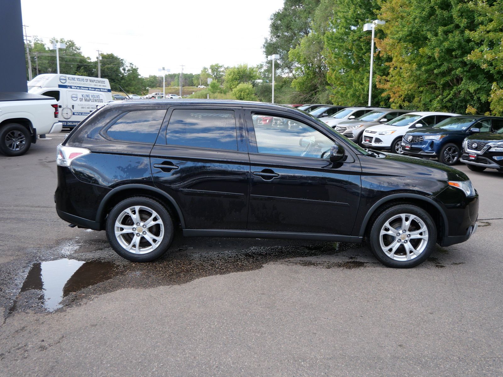 Used 2015 Mitsubishi Outlander SE with VIN JA4AZ3A39FZ005300 for sale in Maplewood, Minnesota