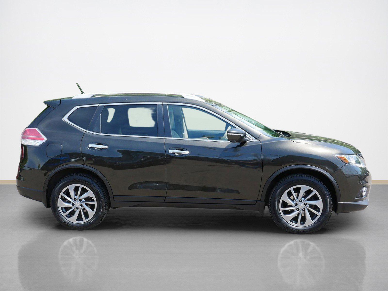 Used 2014 Nissan Rogue SL with VIN 5N1AT2MV1EC845616 for sale in Maplewood, Minnesota