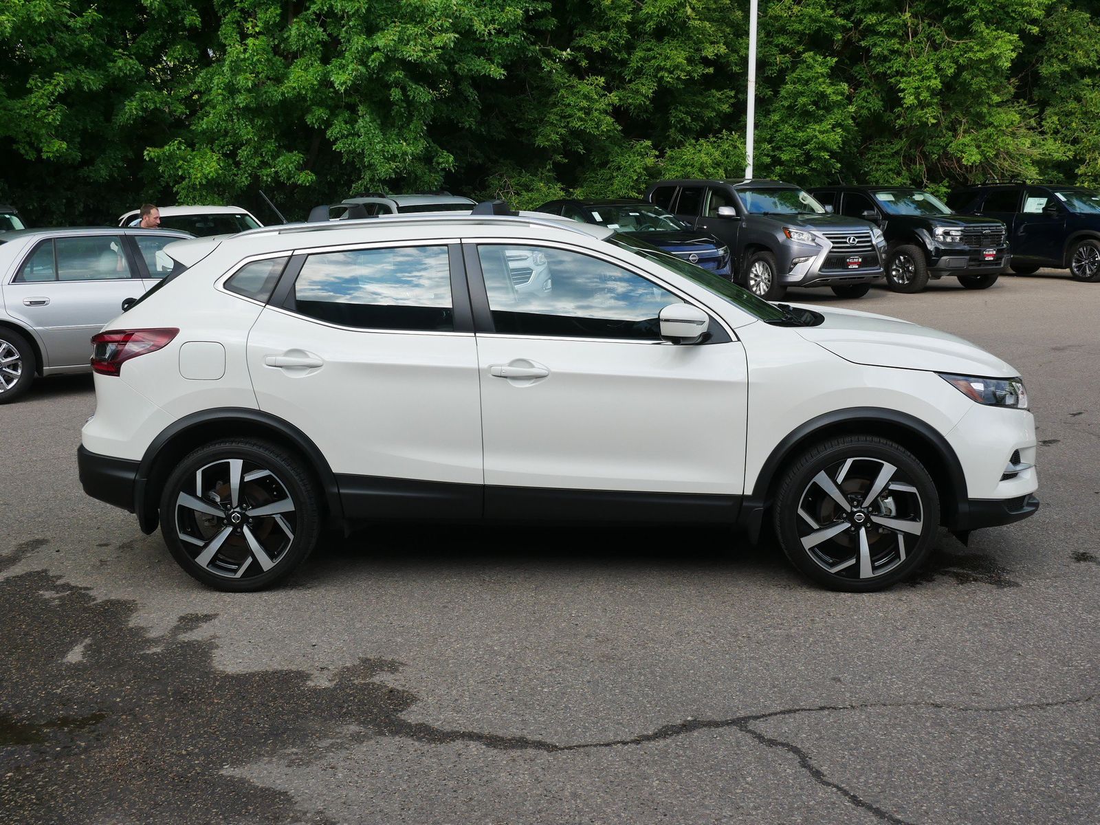 Certified 2022 Nissan Rogue Sport SL with VIN JN1BJ1CW2NW487379 for sale in Maplewood, Minnesota