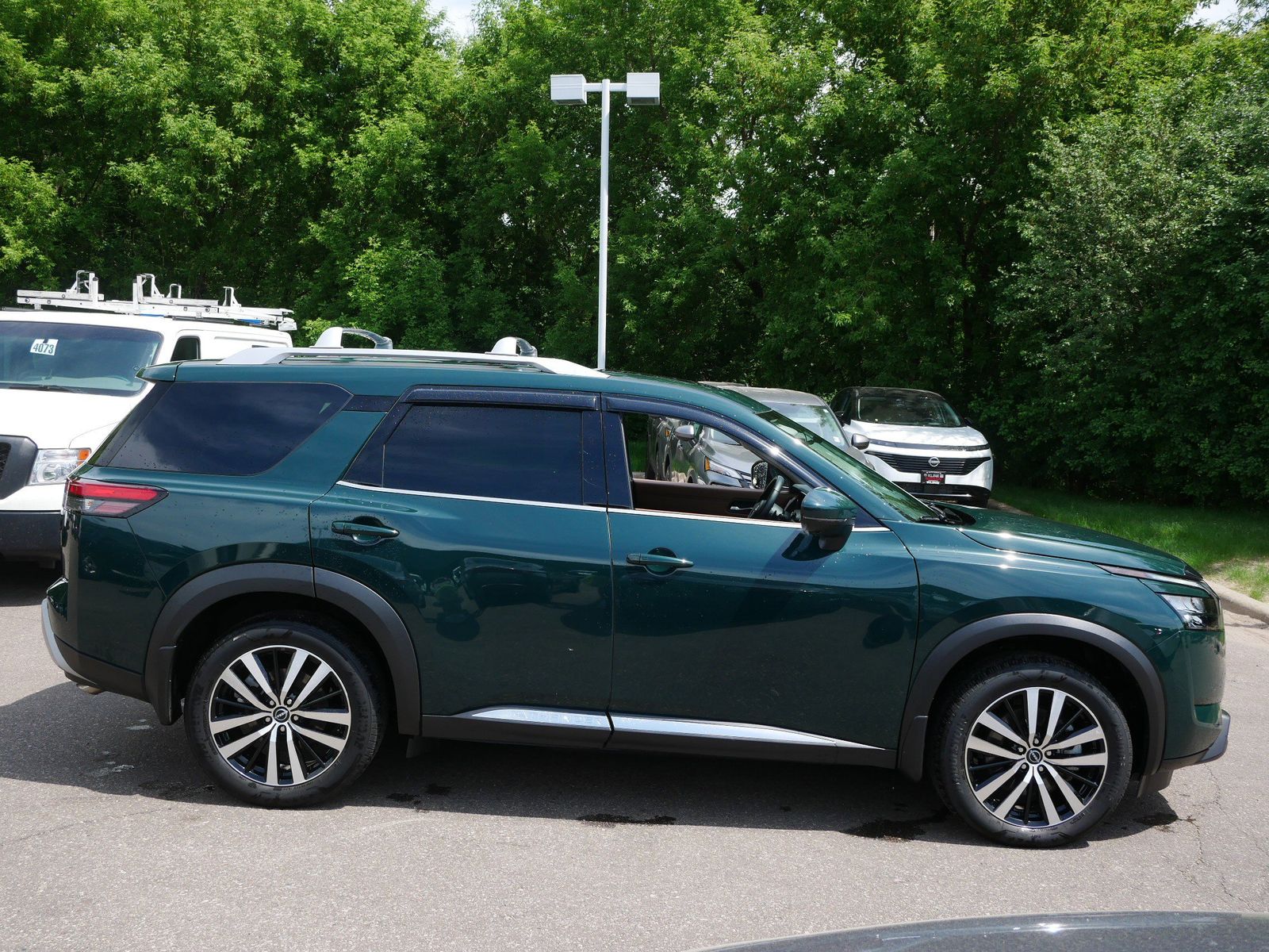Used 2025 Nissan Pathfinder Platinum with VIN 5N1DR3DJ2SC281291 for sale in Maplewood, Minnesota